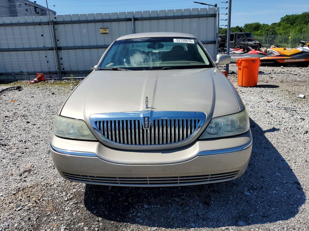 2004 Lincoln Town Car Beige vin: 1LNHM81W14Y659426