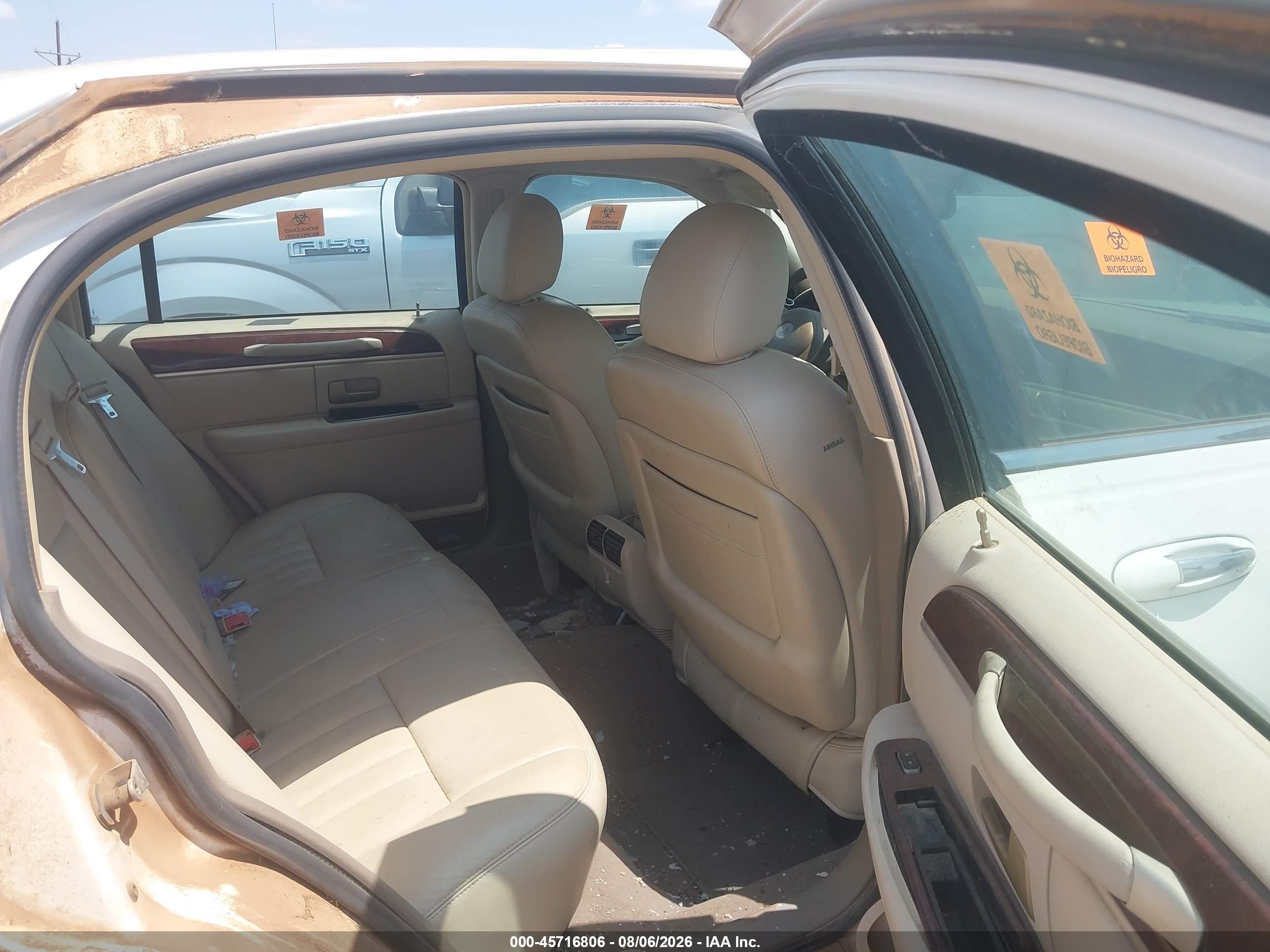 2004 Lincoln Town Car Signature White vin: 1LNHM81W14Y680633