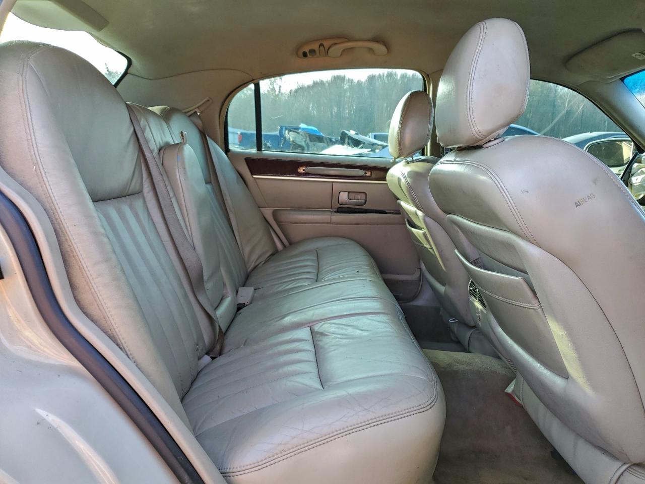 2004 Lincoln Town Car Executive White vin: 1LNHM81W14Y680728