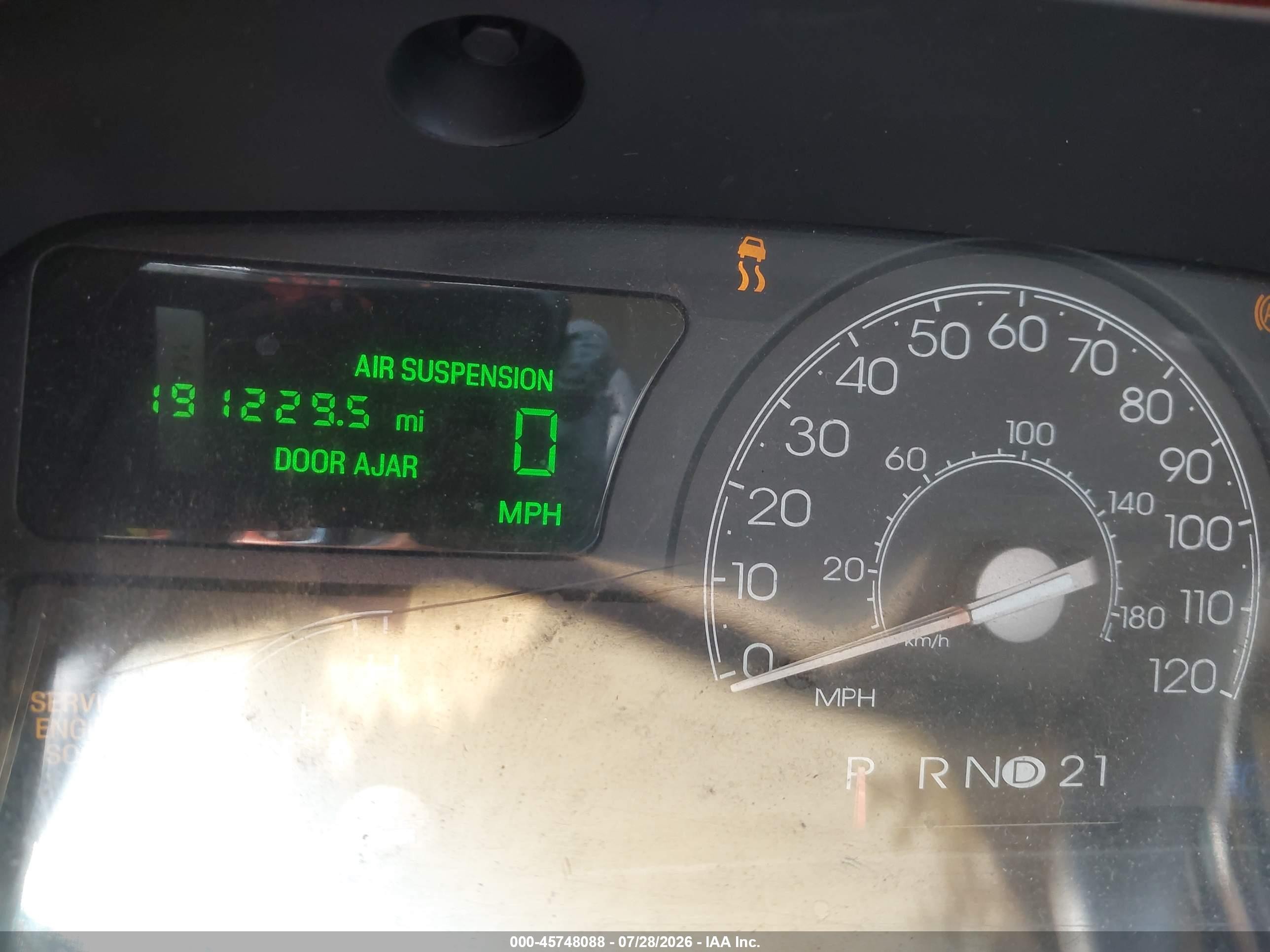 2005 Lincoln Town Car Signature Gold vin: 1LNHM81W15Y611359