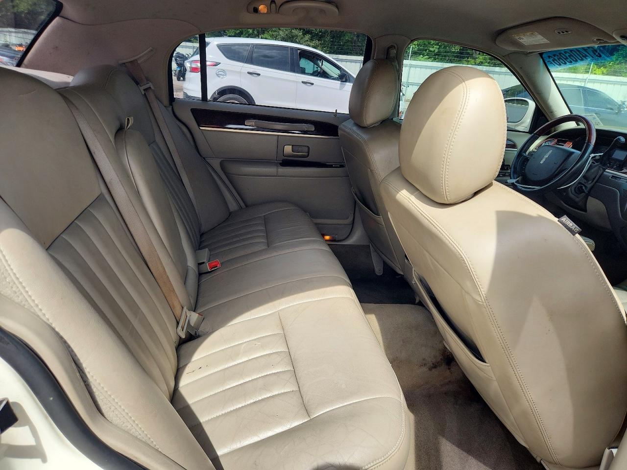 2006 Lincoln Town Car Signature White vin: 1LNHM81W16Y623027