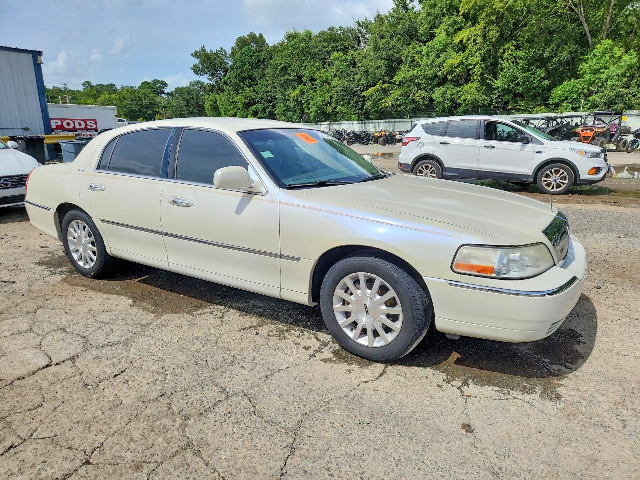 2006 Lincoln Town Car Signature White vin: 1LNHM81W16Y623027