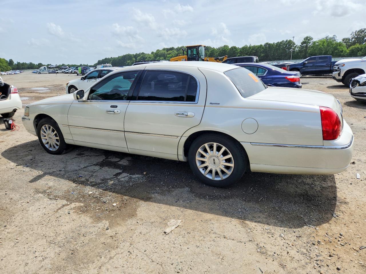 2006 Lincoln Town Car Signature White vin: 1LNHM81W16Y623027
