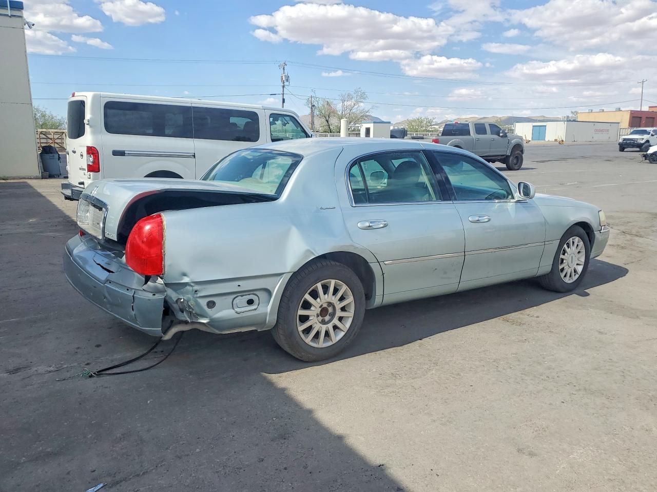 2007 Lincoln Town Car Signature Gray vin: 1LNHM81W17Y617942