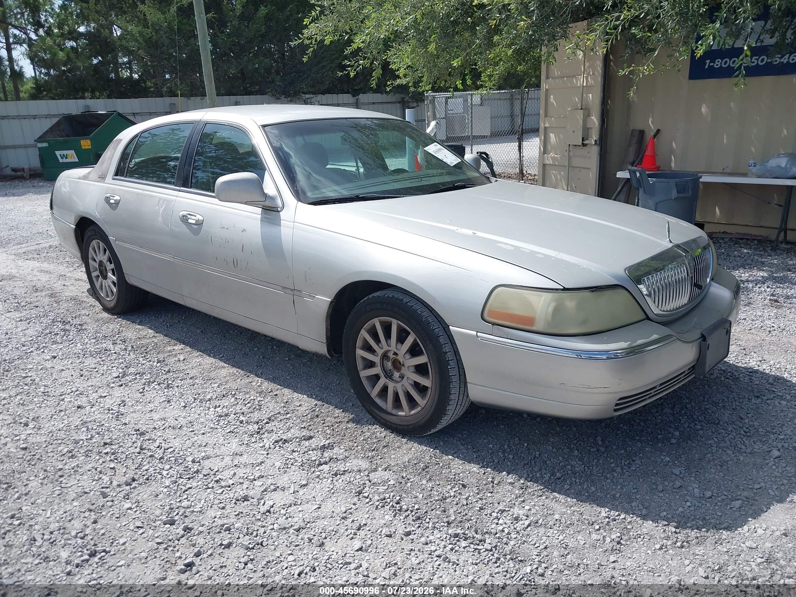 2007 Lincoln Town Car Signature Silver vin: 1LNHM81W17Y633753