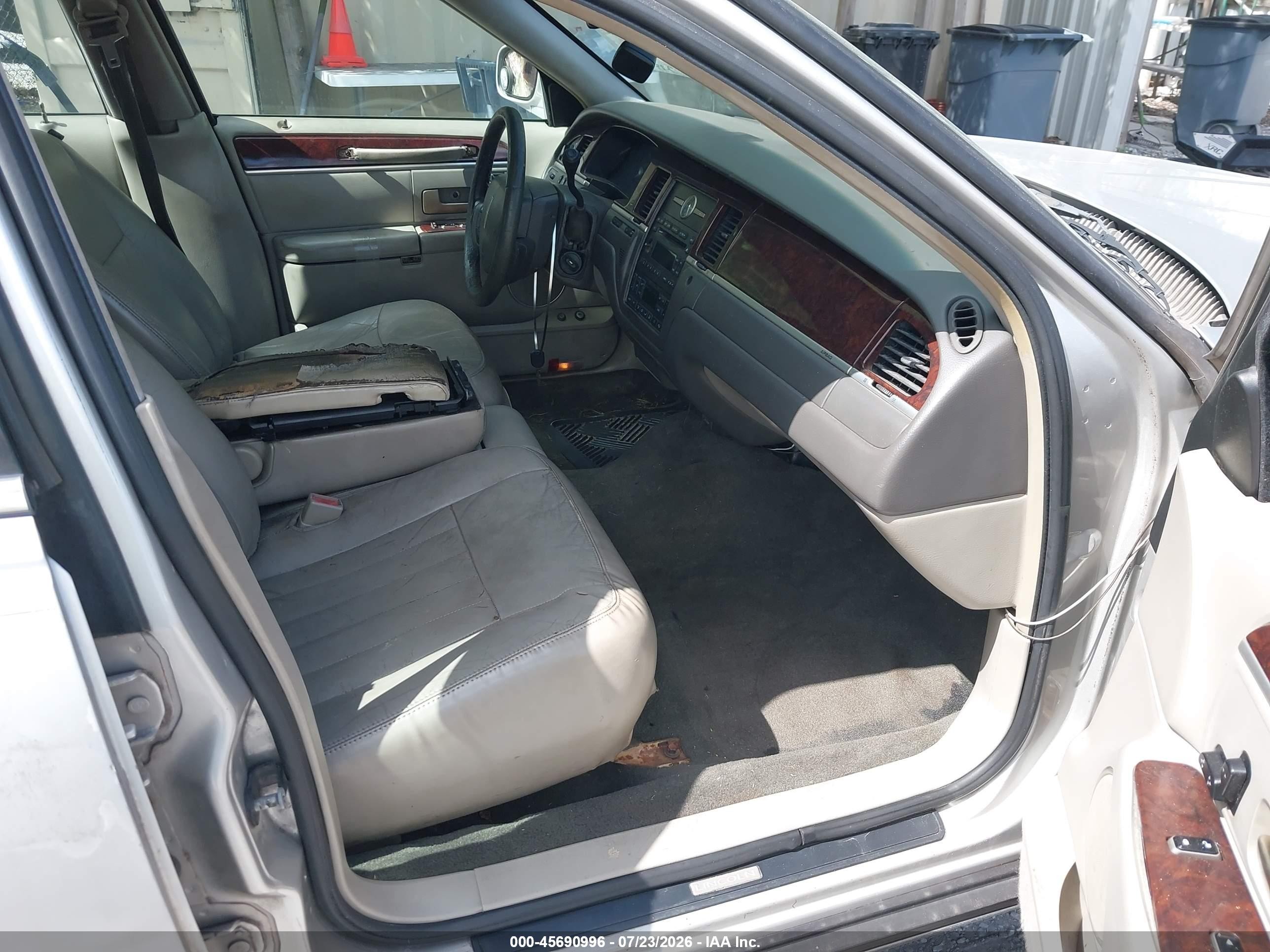 2007 Lincoln Town Car Signature Silver vin: 1LNHM81W17Y633753