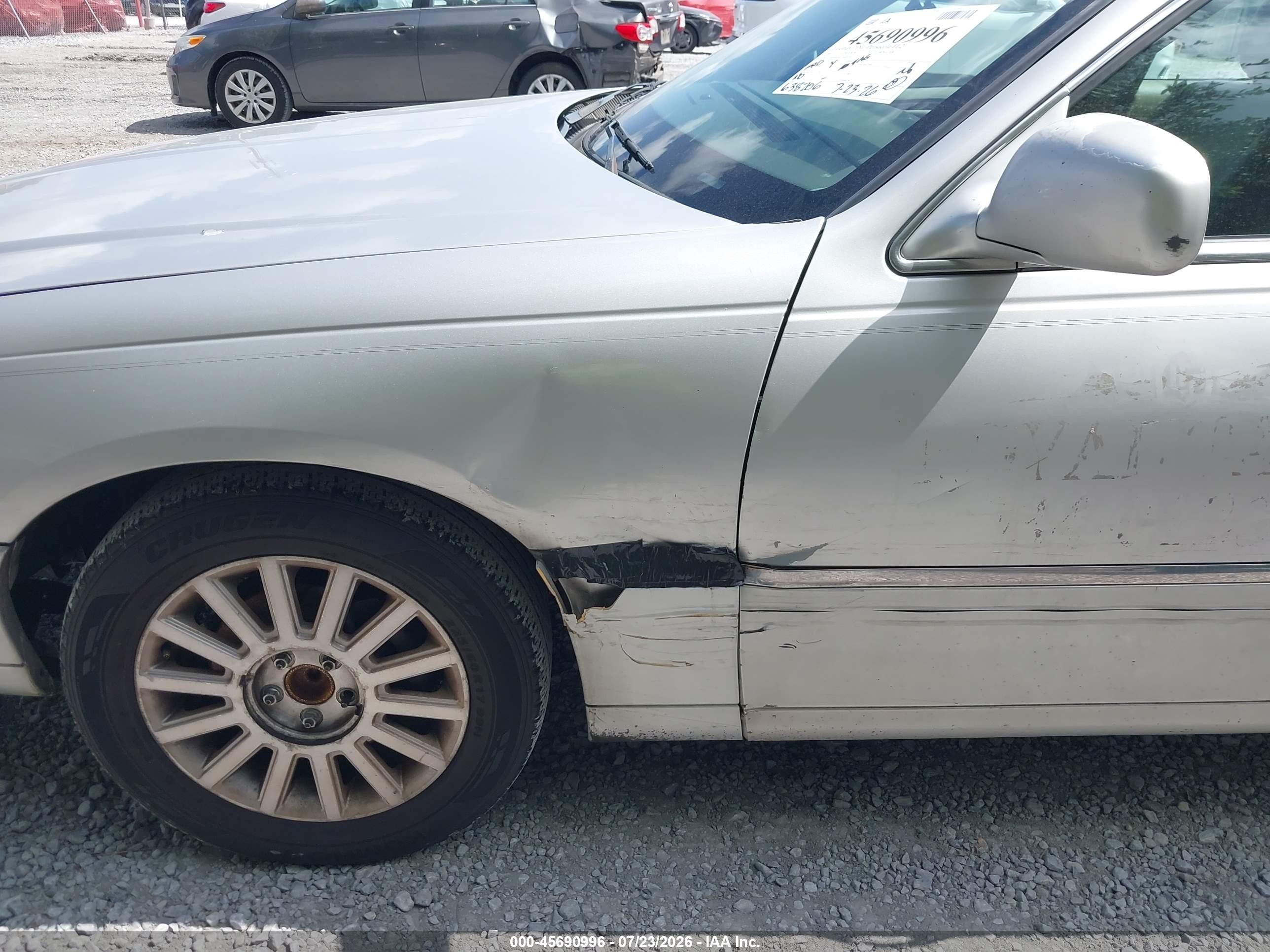 2007 Lincoln Town Car Signature Silver vin: 1LNHM81W17Y633753