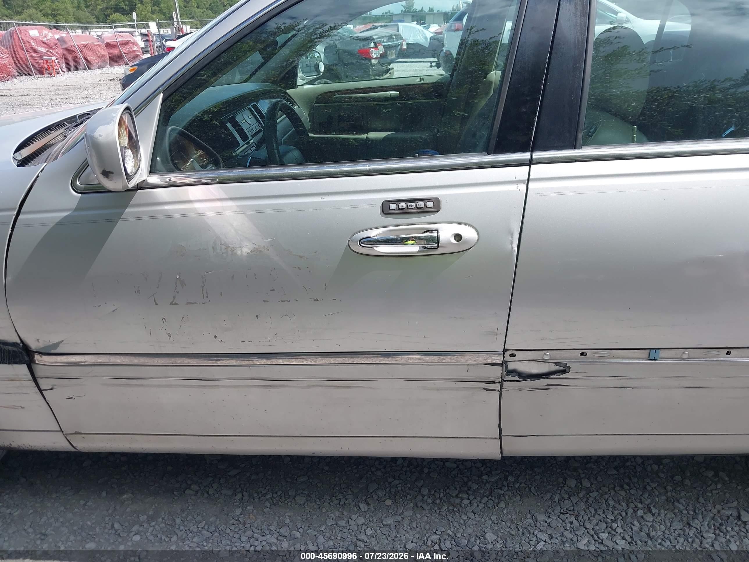 2007 Lincoln Town Car Signature Silver vin: 1LNHM81W17Y633753