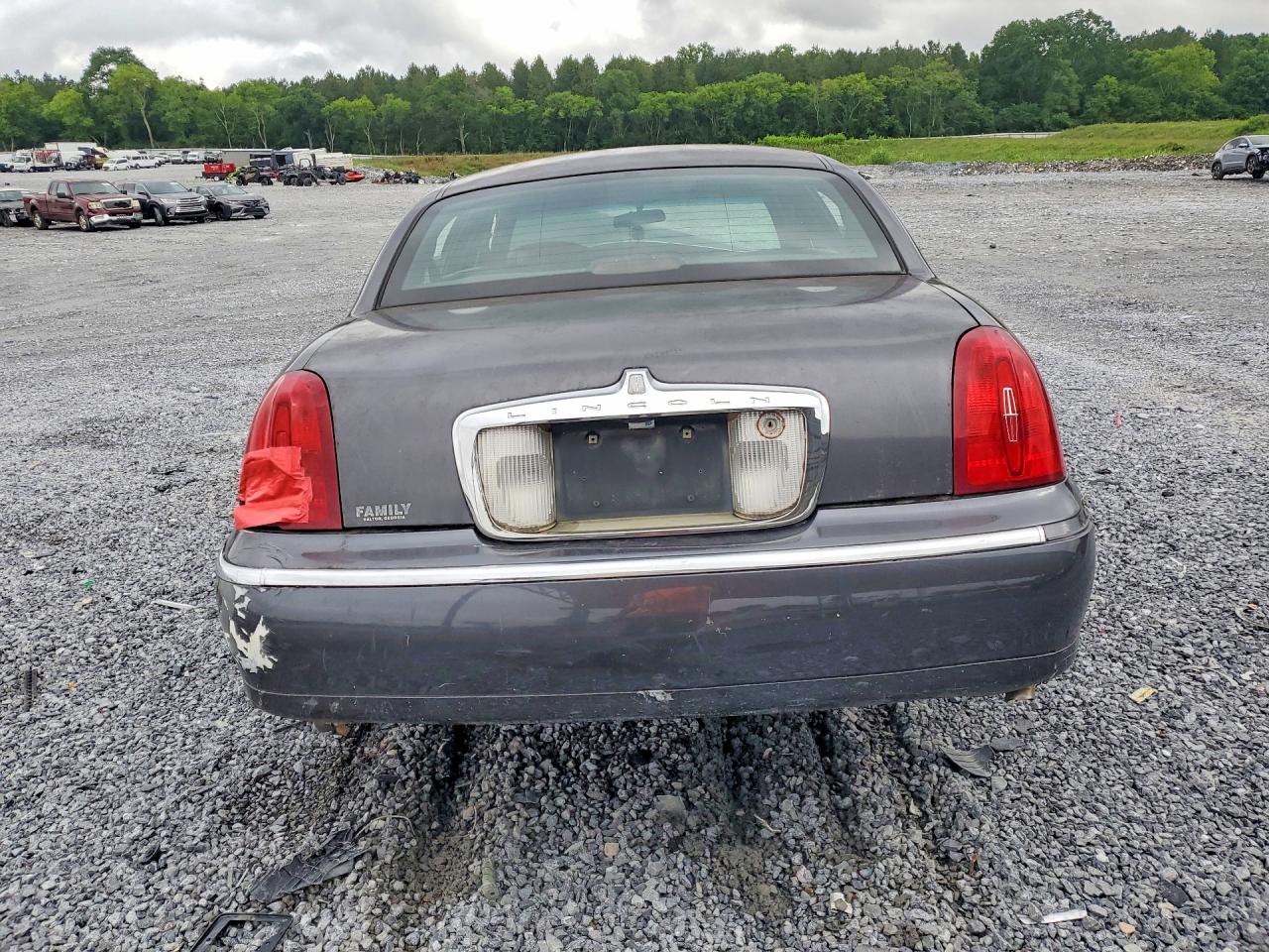 1999 Lincoln Town Car Executive Gray vin: 1LNHM81W1XY717510