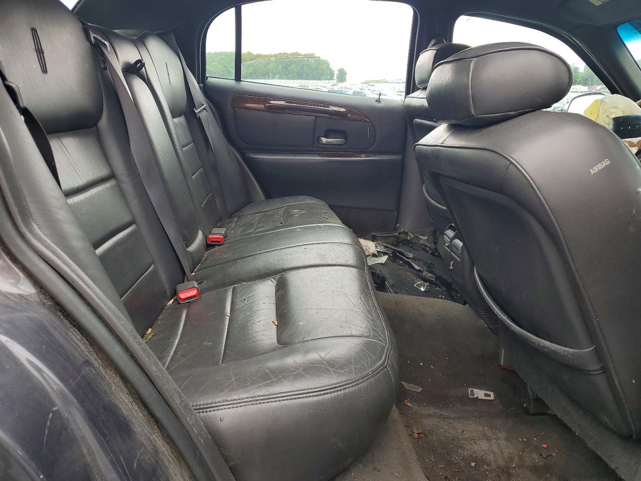 1999 Lincoln Town Car Executive Gray vin: 1LNHM81W1XY717510
