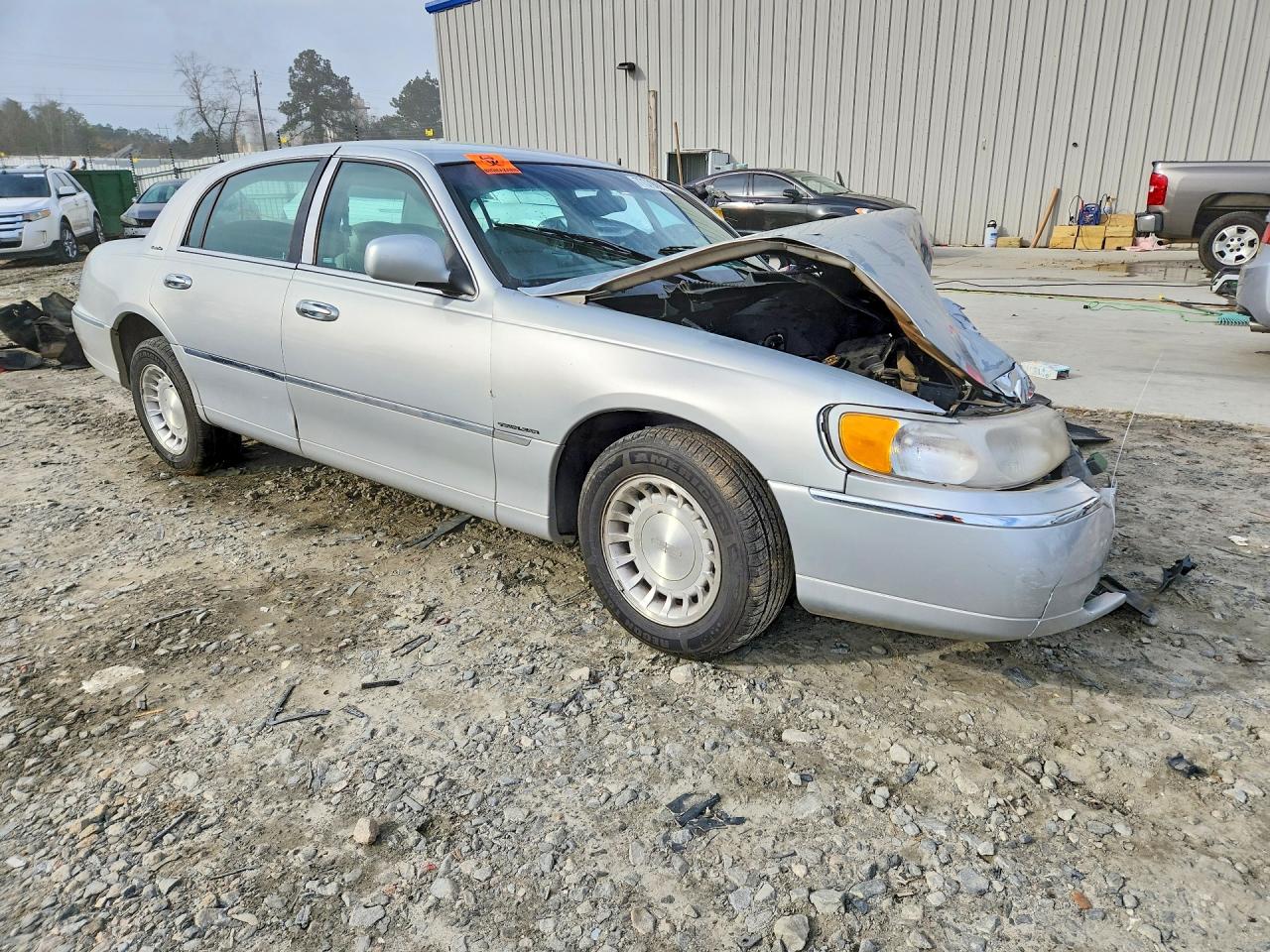 2000 Lincoln Town Car Executive Silver vin: 1LNHM81W1YY900195
