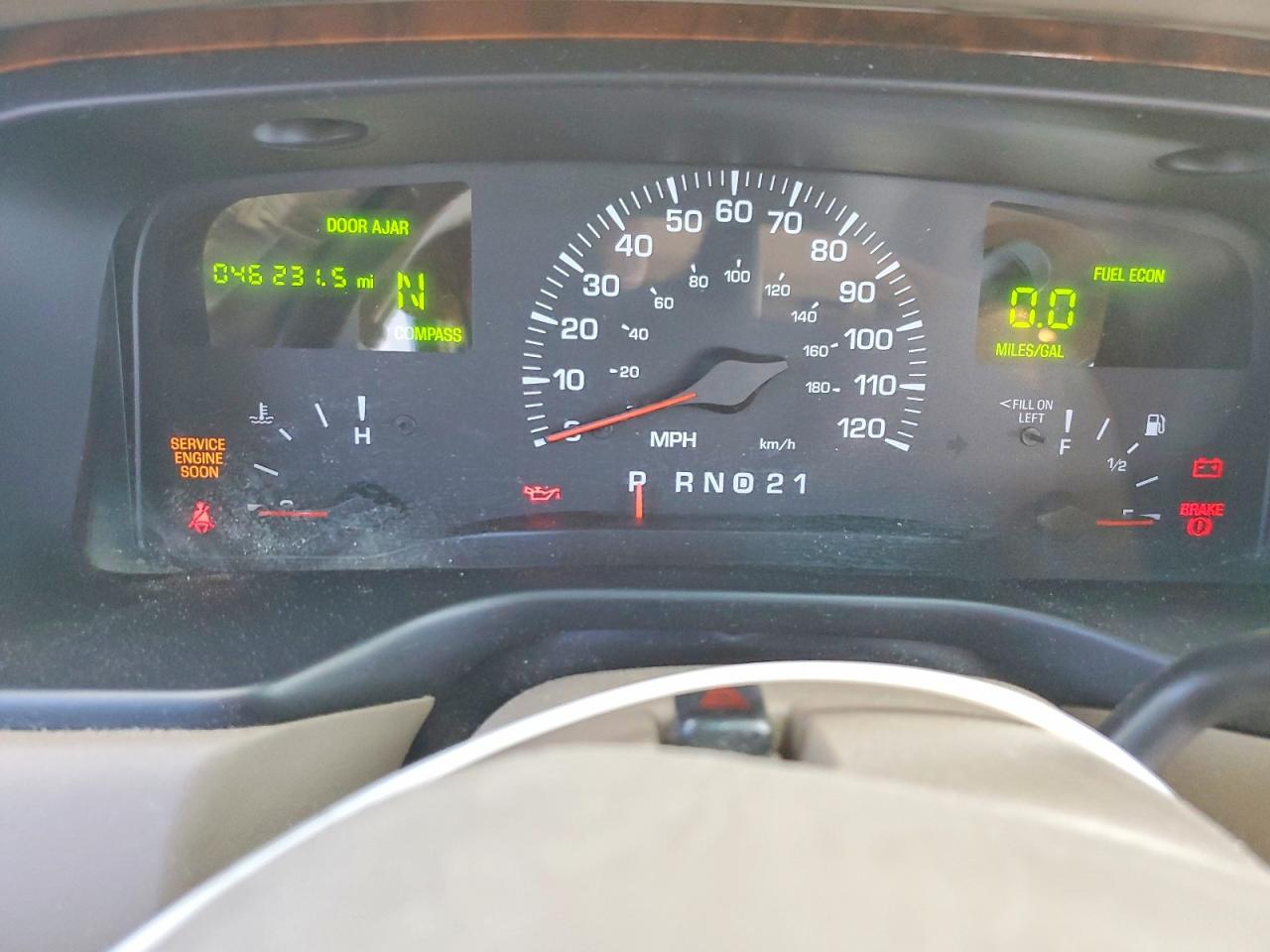 2000 Lincoln Town Car Executive Tan vin: 1LNHM81W1YY940308