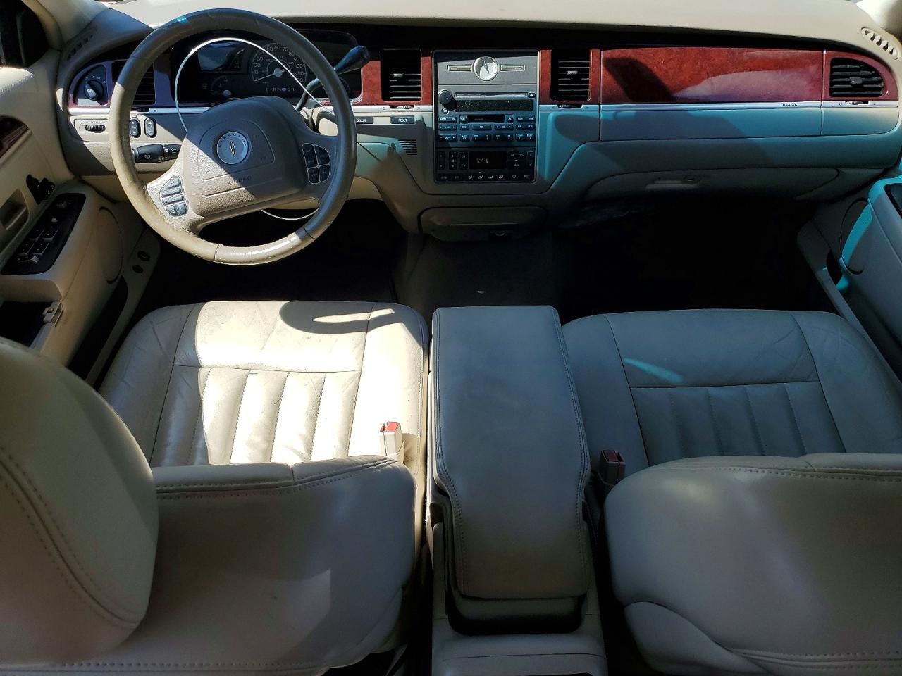 2004 Lincoln Town Car Executive Silver vin: 1LNHM81W24Y617881