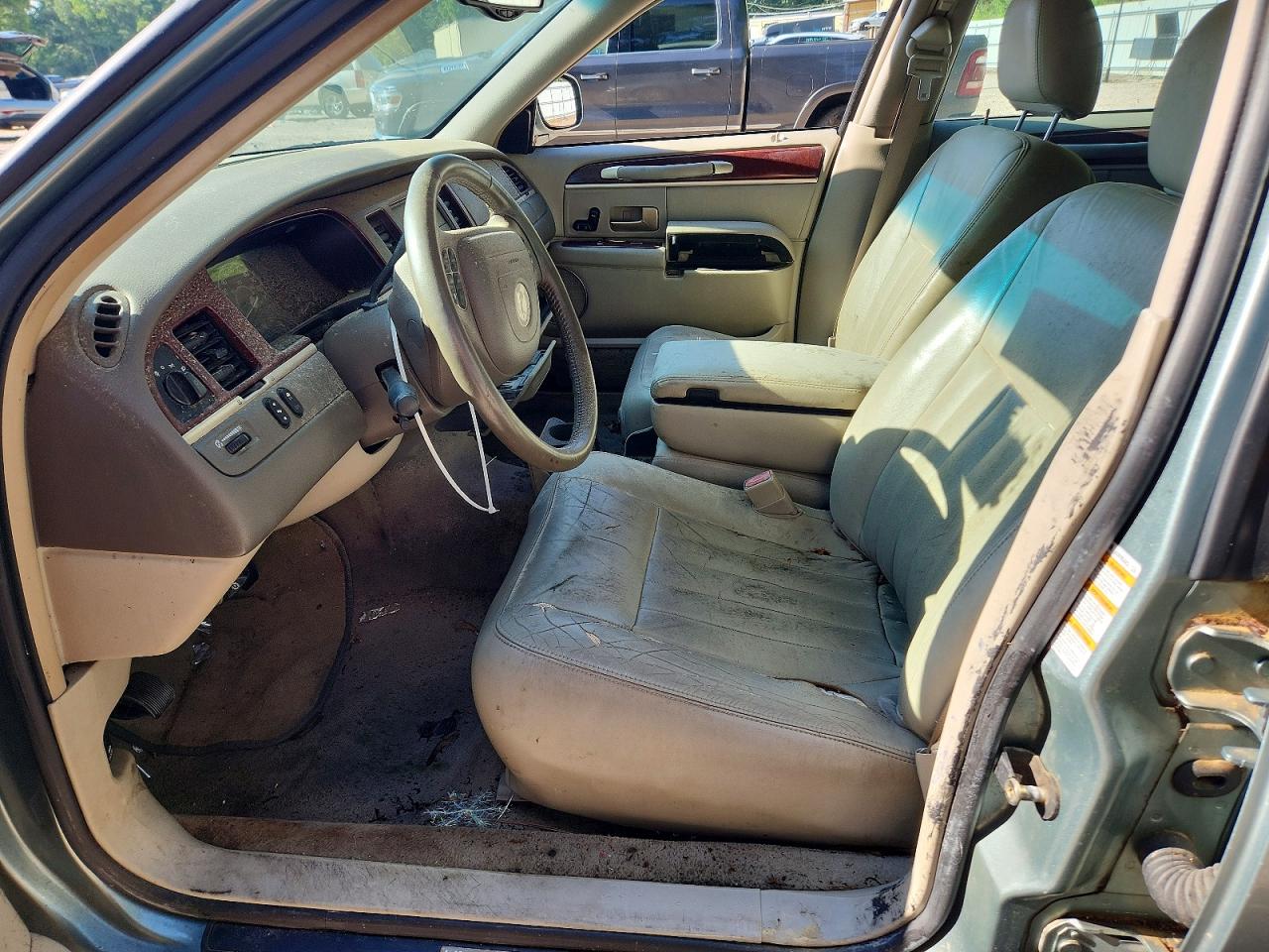 2004 Lincoln Town Car Executive Turquoise vin: 1LNHM81W24Y649391