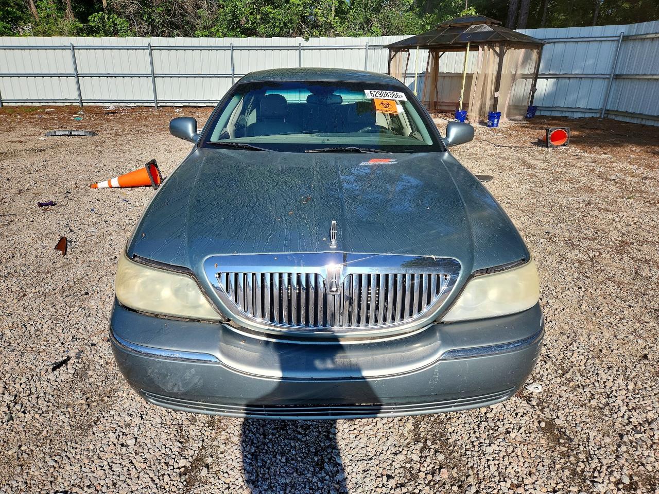 2004 Lincoln Town Car Executive Turquoise vin: 1LNHM81W24Y649391
