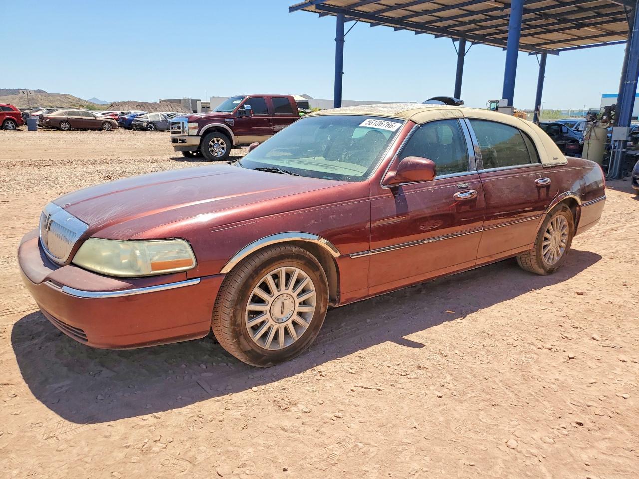 2004 Lincoln Town Car Executive Maroon vin: 1LNHM81W24Y665929