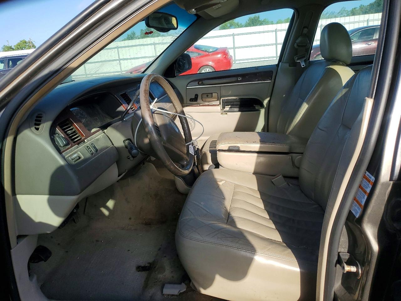 2004 Lincoln Town Car Signature Gray vin: 1LNHM81W24Y671200