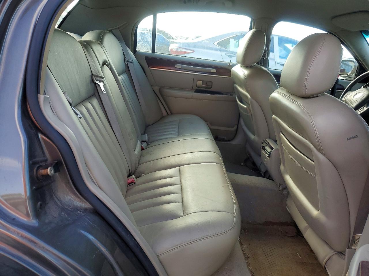 2004 Lincoln Town Car Signature Gray vin: 1LNHM81W24Y671200