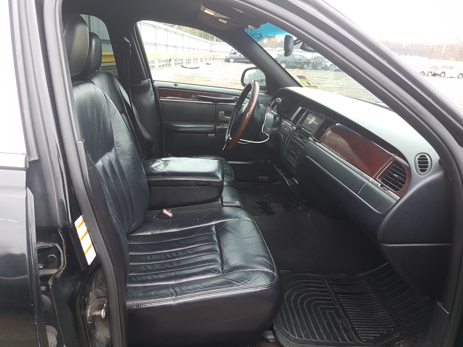 2004 Lincoln Town Car Executive Black vin: 1LNHM81W24Y682150
