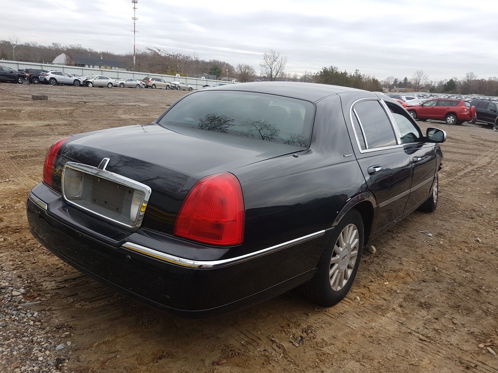 2004 Lincoln Town Car Executive Black vin: 1LNHM81W24Y682150
