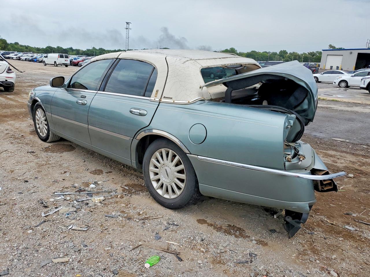 2004 Lincoln Town Car Executive Teal vin: 1LNHM81W24Y687798