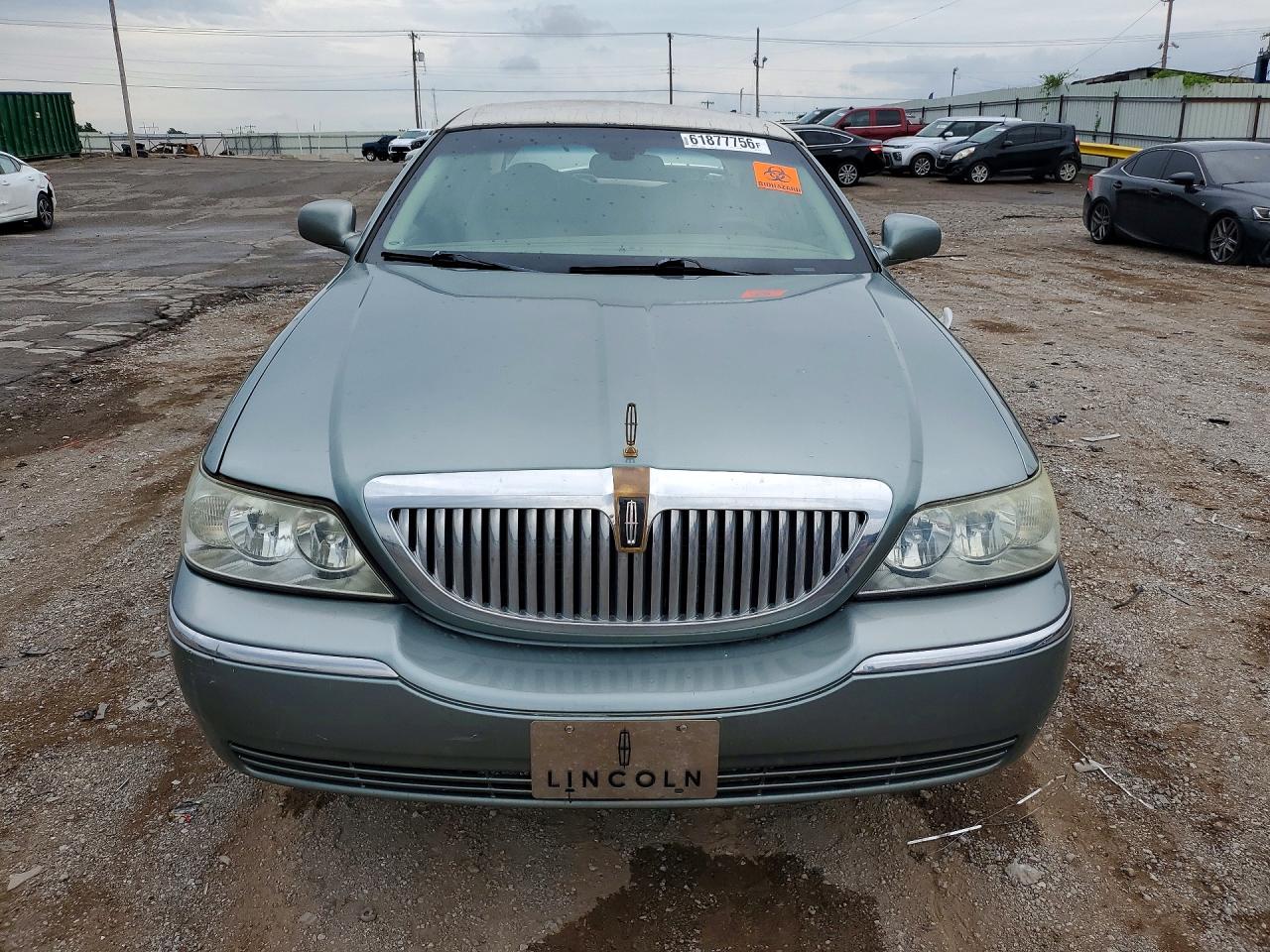 2004 Lincoln Town Car Executive Teal vin: 1LNHM81W24Y687798
