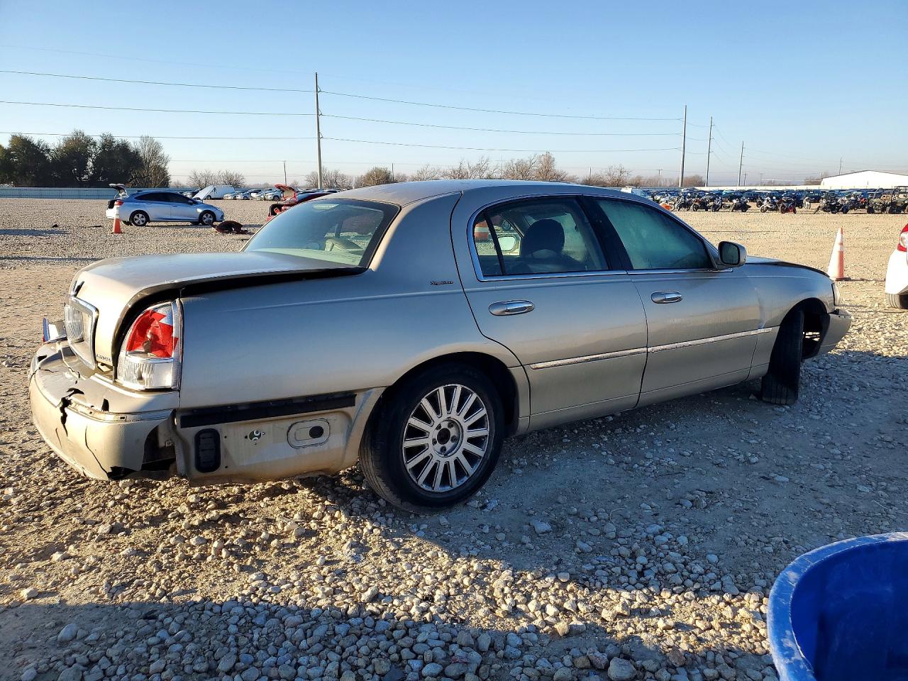 2005 Lincoln Town Car Signature Beige vin: 1LNHM81W25Y611483