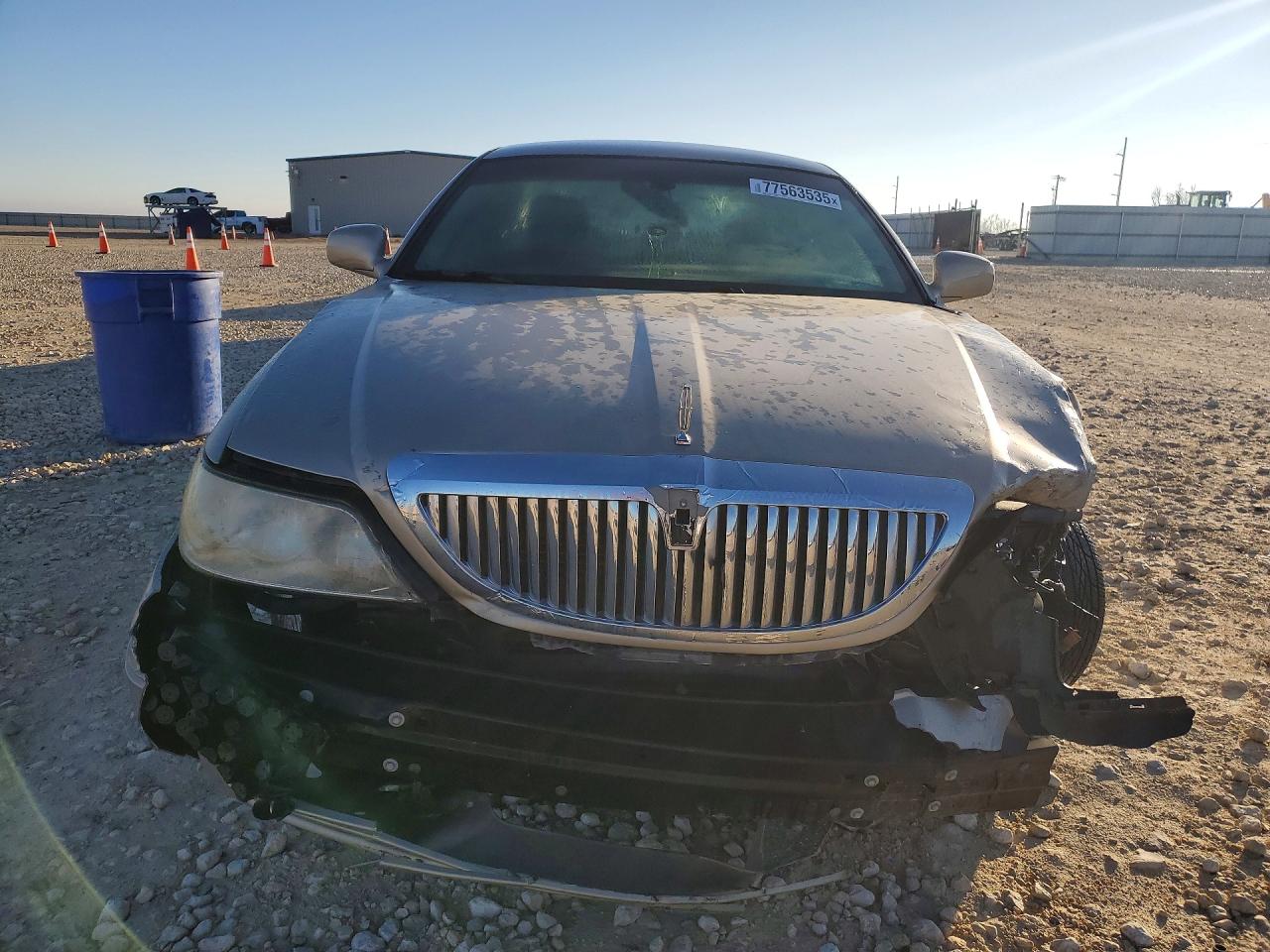 2005 Lincoln Town Car Signature Beige vin: 1LNHM81W25Y611483