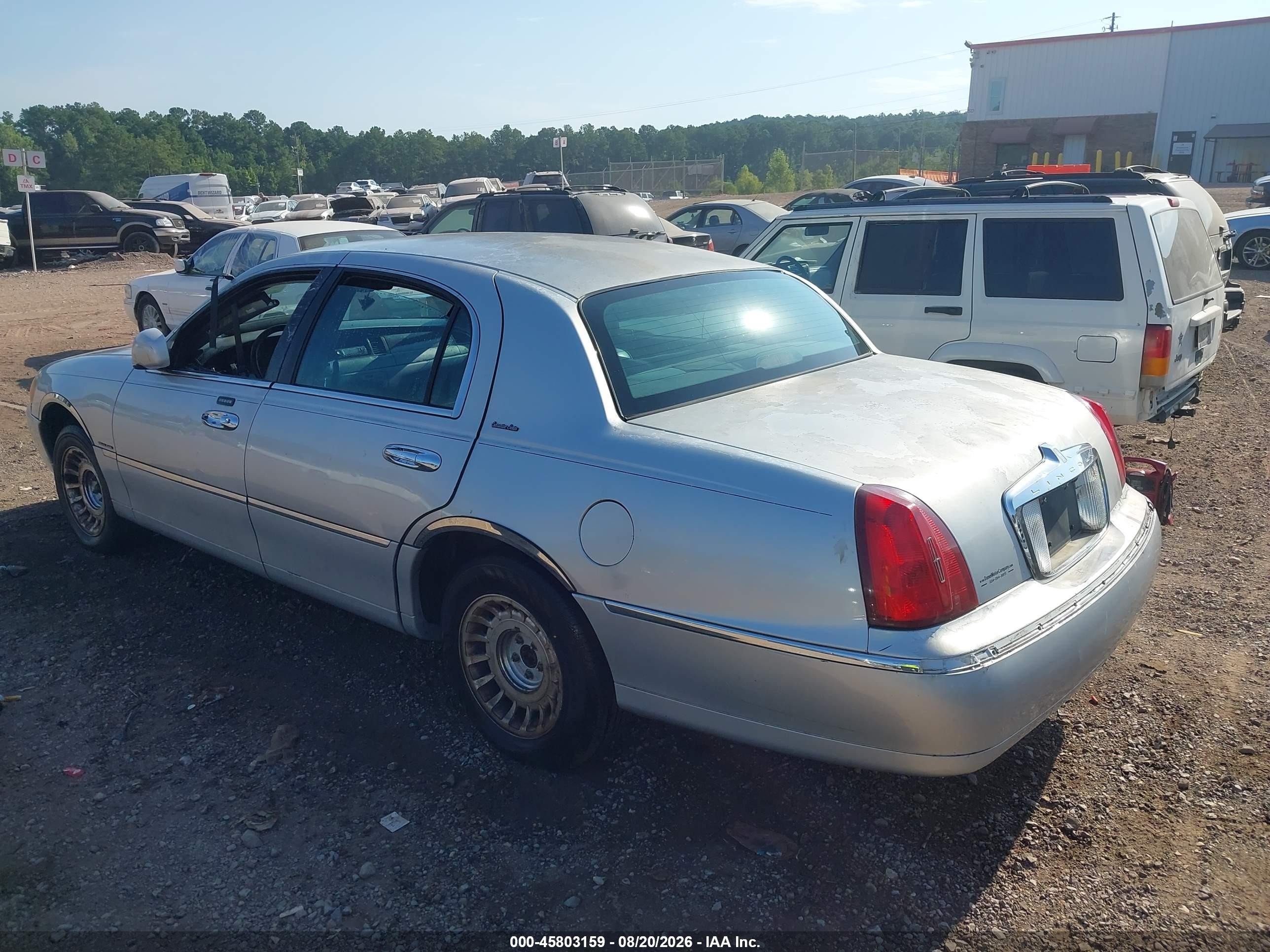 2001 Lincoln Town Car Executive Silver vin: 1LNHM81W31Y697476
