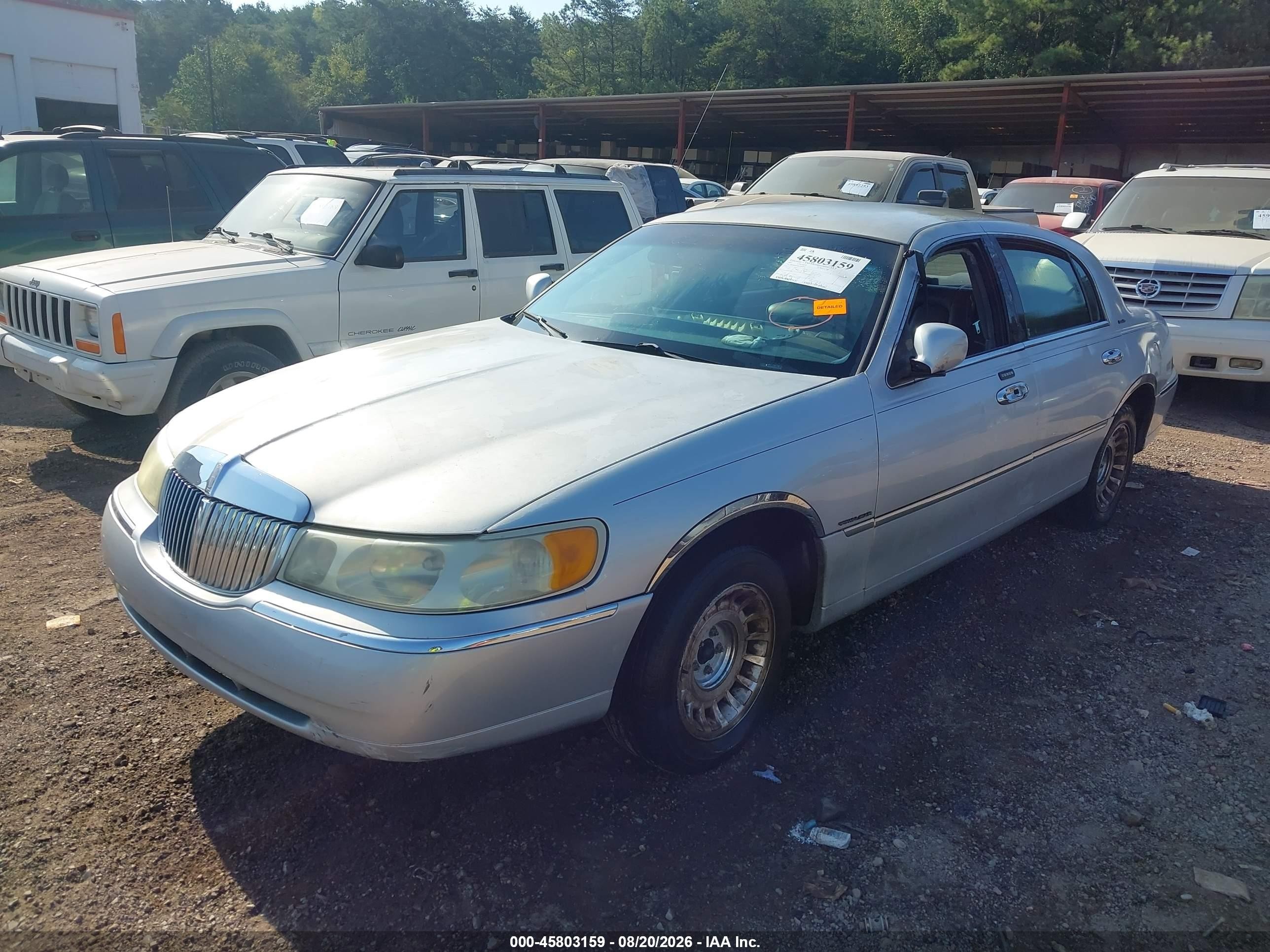 2001 Lincoln Town Car Executive Silver vin: 1LNHM81W31Y697476