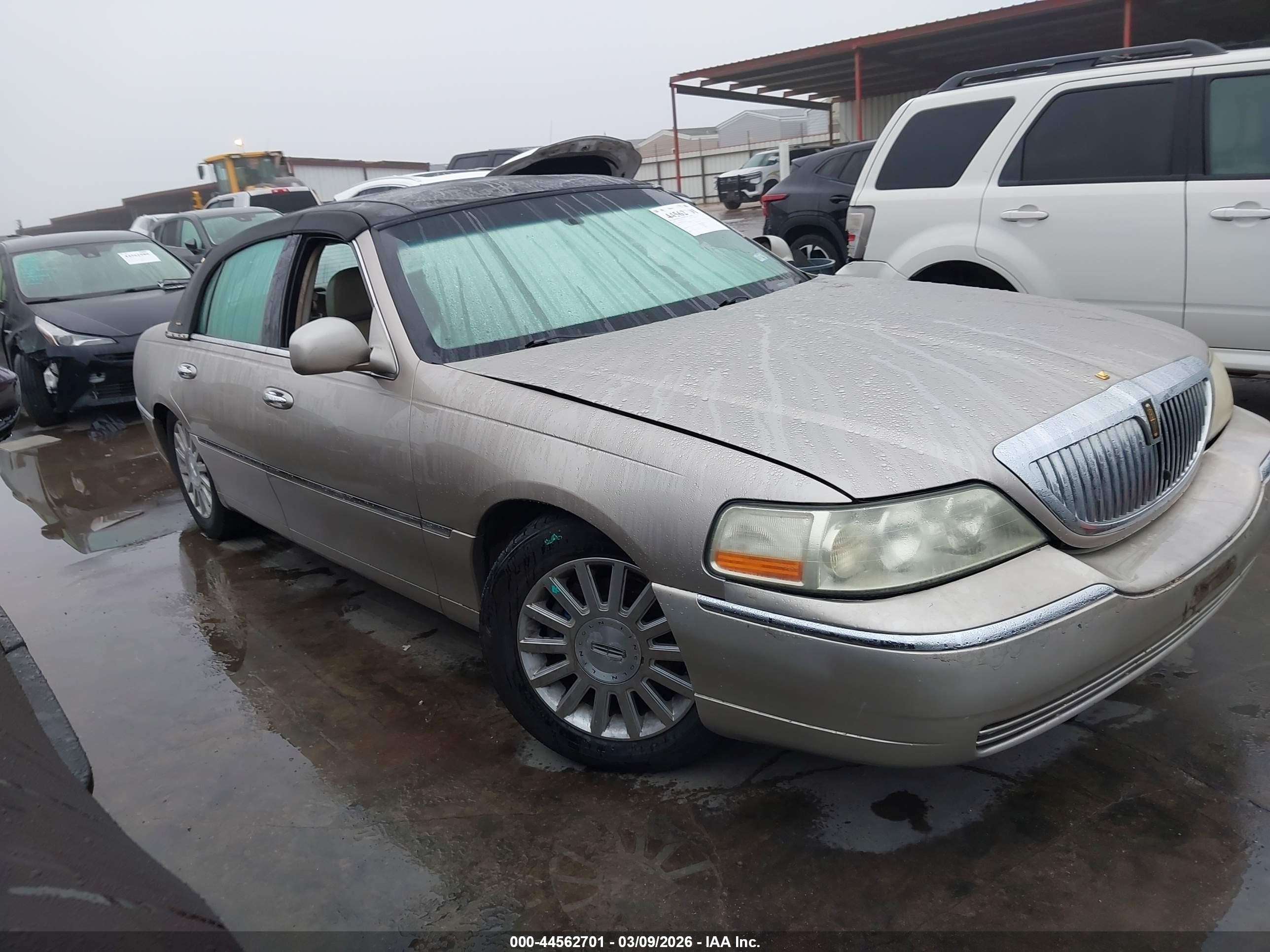 1LNHM81W33Y650824
