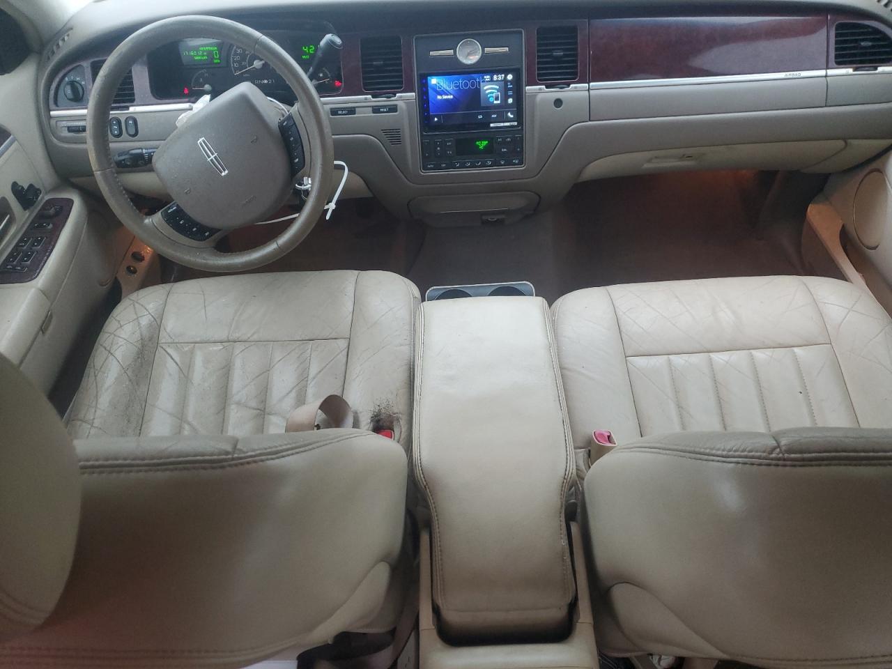 2005 Lincoln Town Car Signature Gold vin: 1LNHM81W35Y666542