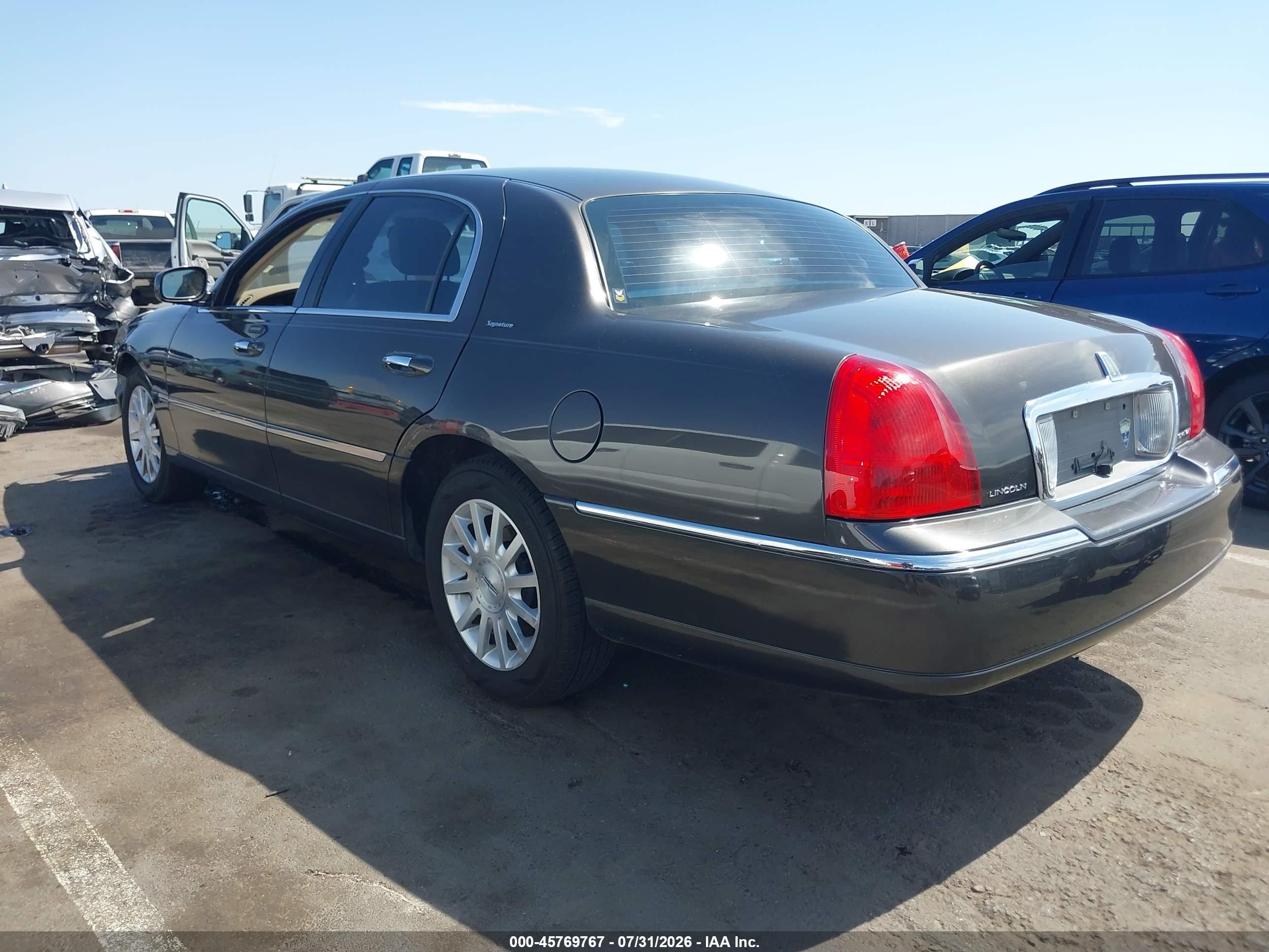 2007 Lincoln Town Car Signature Black vin: 1LNHM81W37Y604562