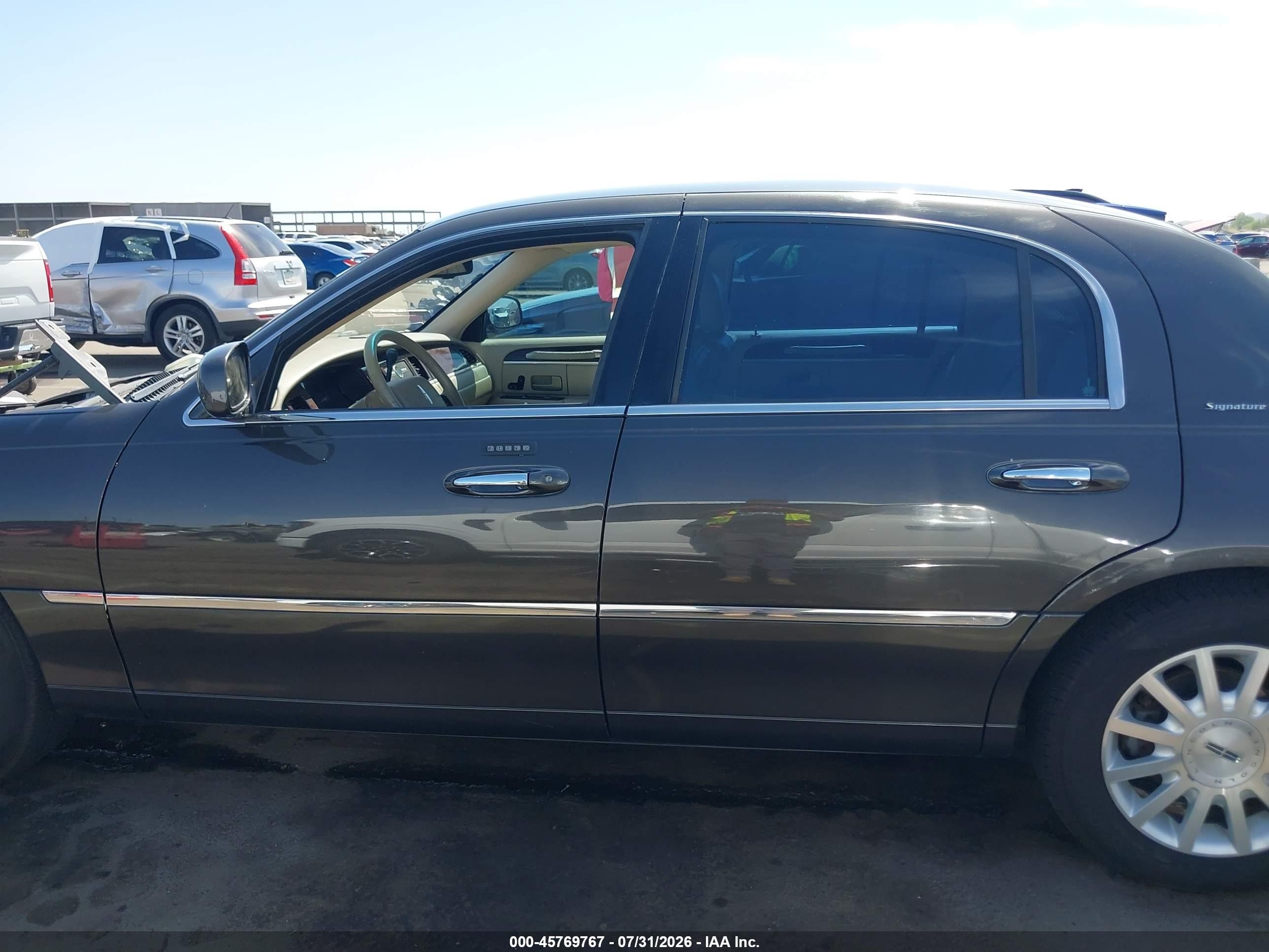 2007 Lincoln Town Car Signature Black vin: 1LNHM81W37Y604562