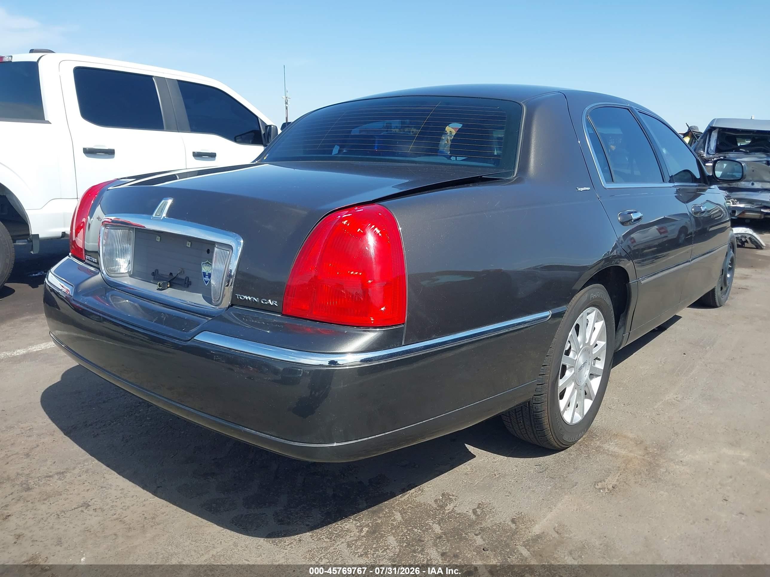 2007 Lincoln Town Car Signature Black vin: 1LNHM81W37Y604562
