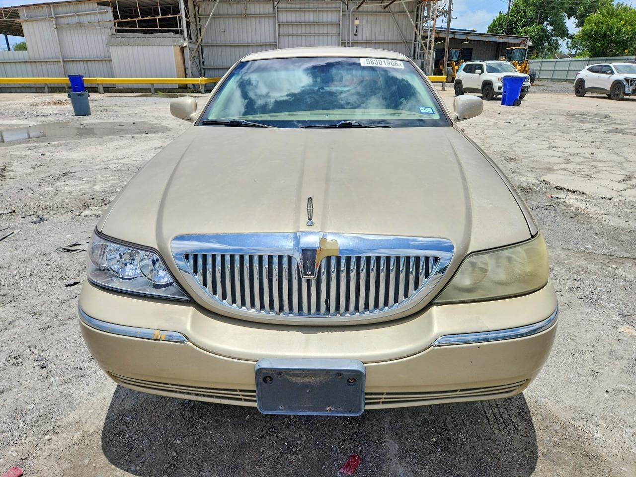 2007 Lincoln Town Car Signature Tan vin: 1LNHM81W37Y615139