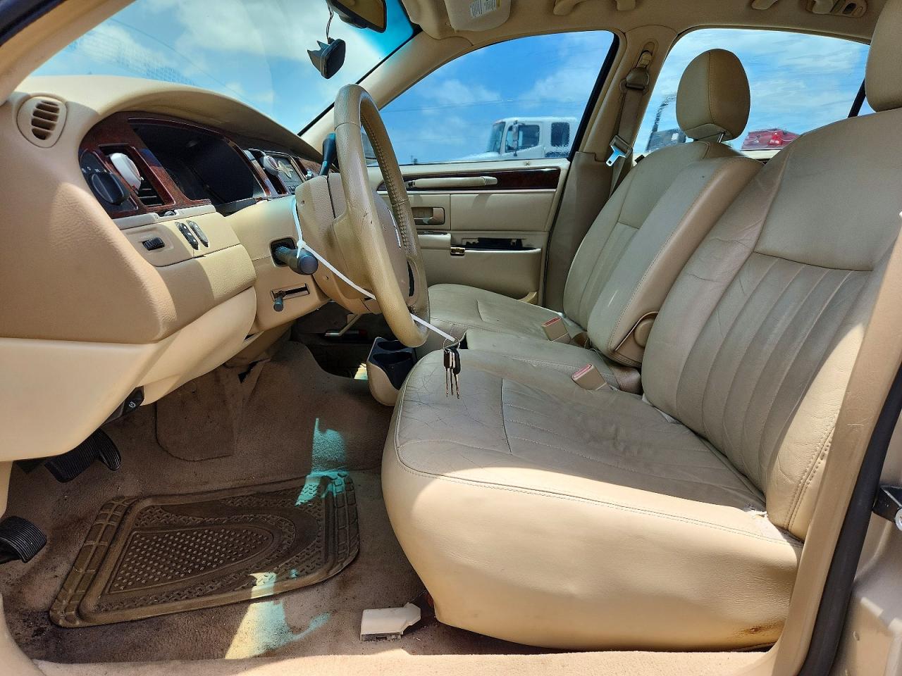 2007 Lincoln Town Car Signature Tan vin: 1LNHM81W37Y615139