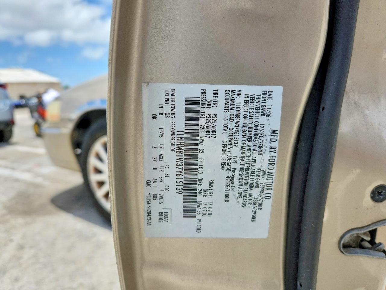 2007 Lincoln Town Car Signature Tan vin: 1LNHM81W37Y615139