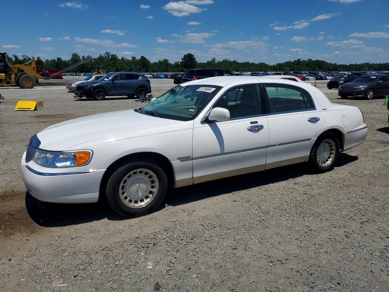 2002 Lincoln Town Car Executive Белый vin: 1LNHM81W42Y618673