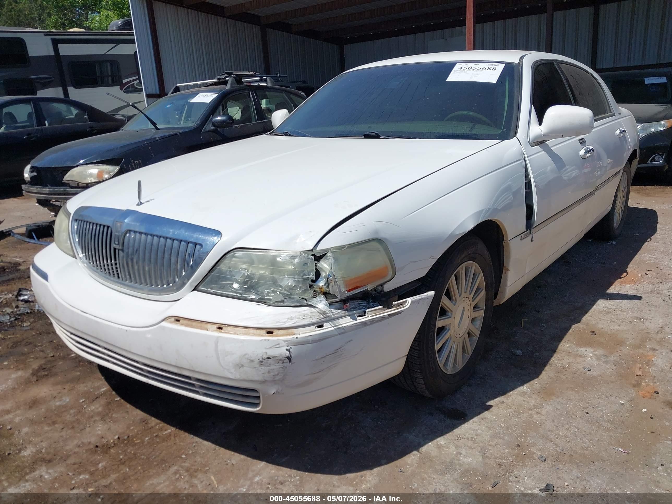 2003 Lincoln Town Car Executive Бежевый vin: 1LNHM81W43Y703076