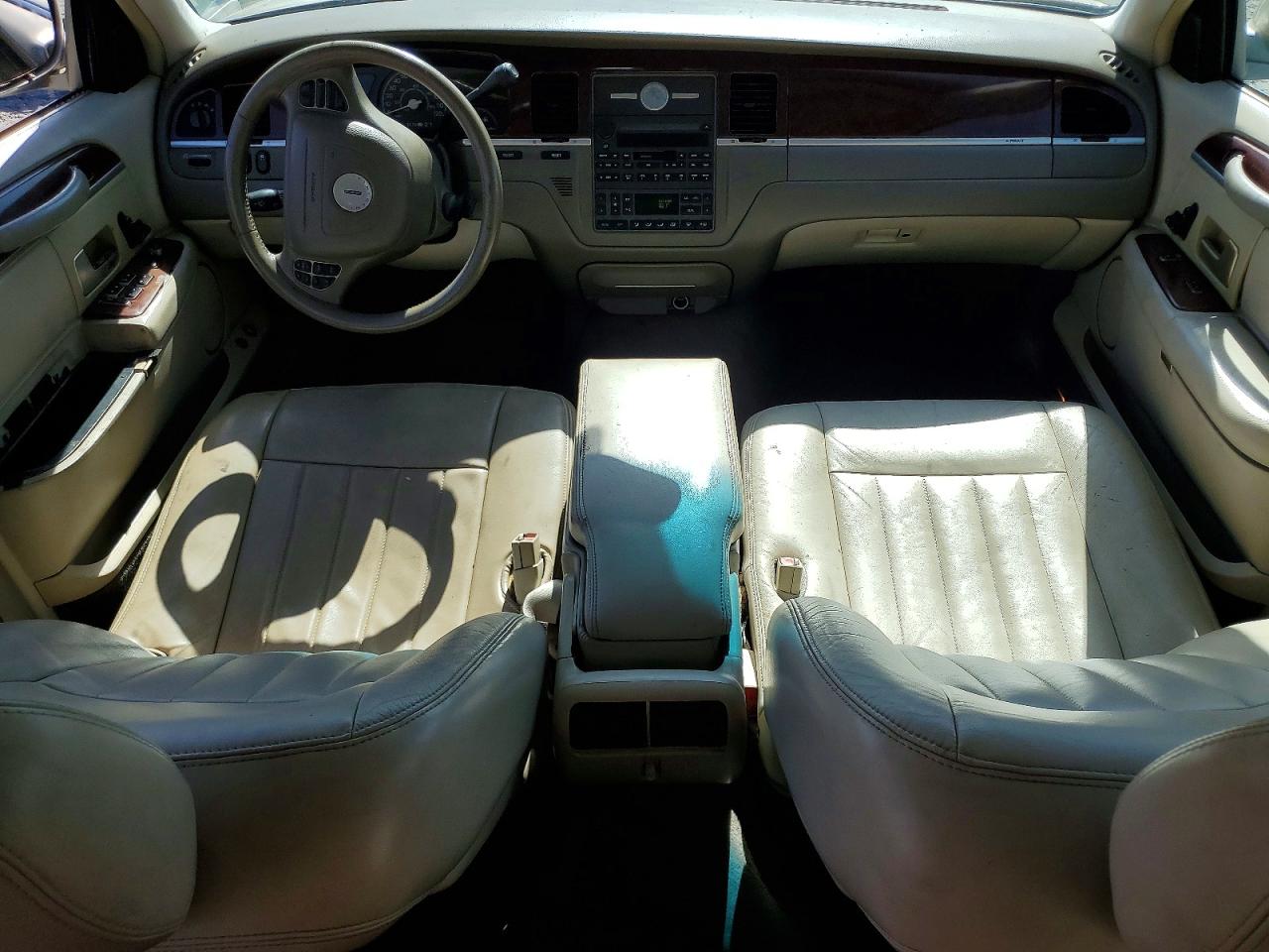 2004 Lincoln Town Car Executive Tan vin: 1LNHM81W44Y611578