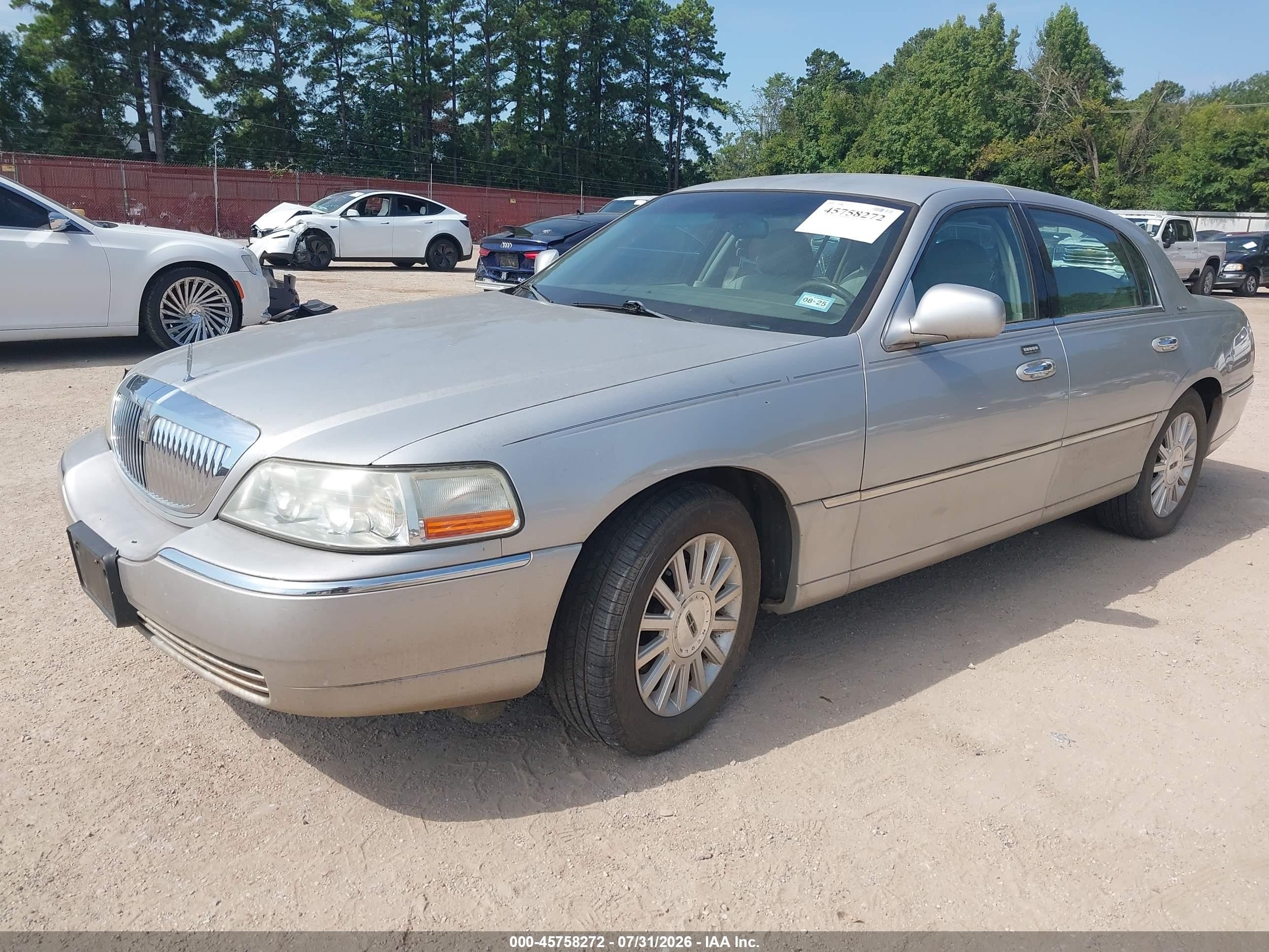 2004 Lincoln Town Car Signature Gray vin: 1LNHM81W44Y658254