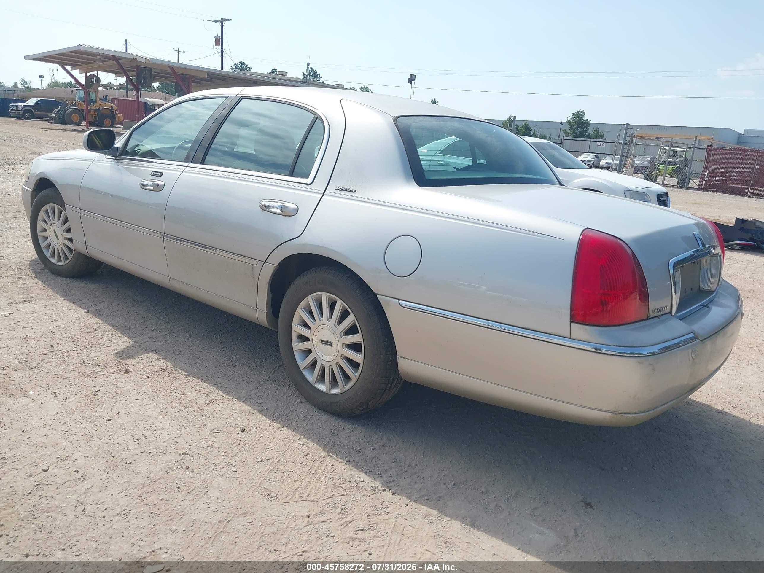 2004 Lincoln Town Car Signature Gray vin: 1LNHM81W44Y658254