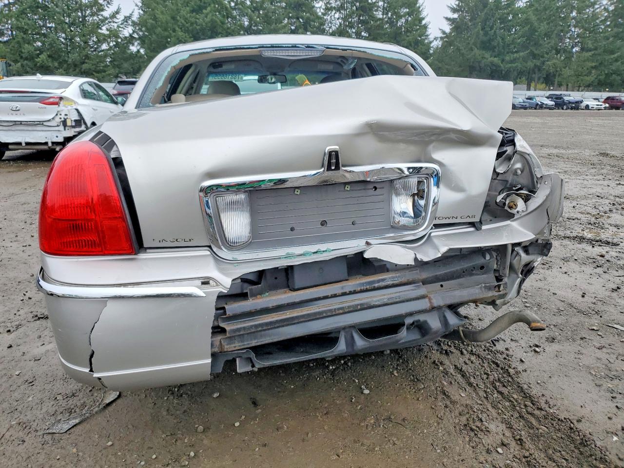 2007 Lincoln Town Car Signature Silver vin: 1LNHM81W47Y625744