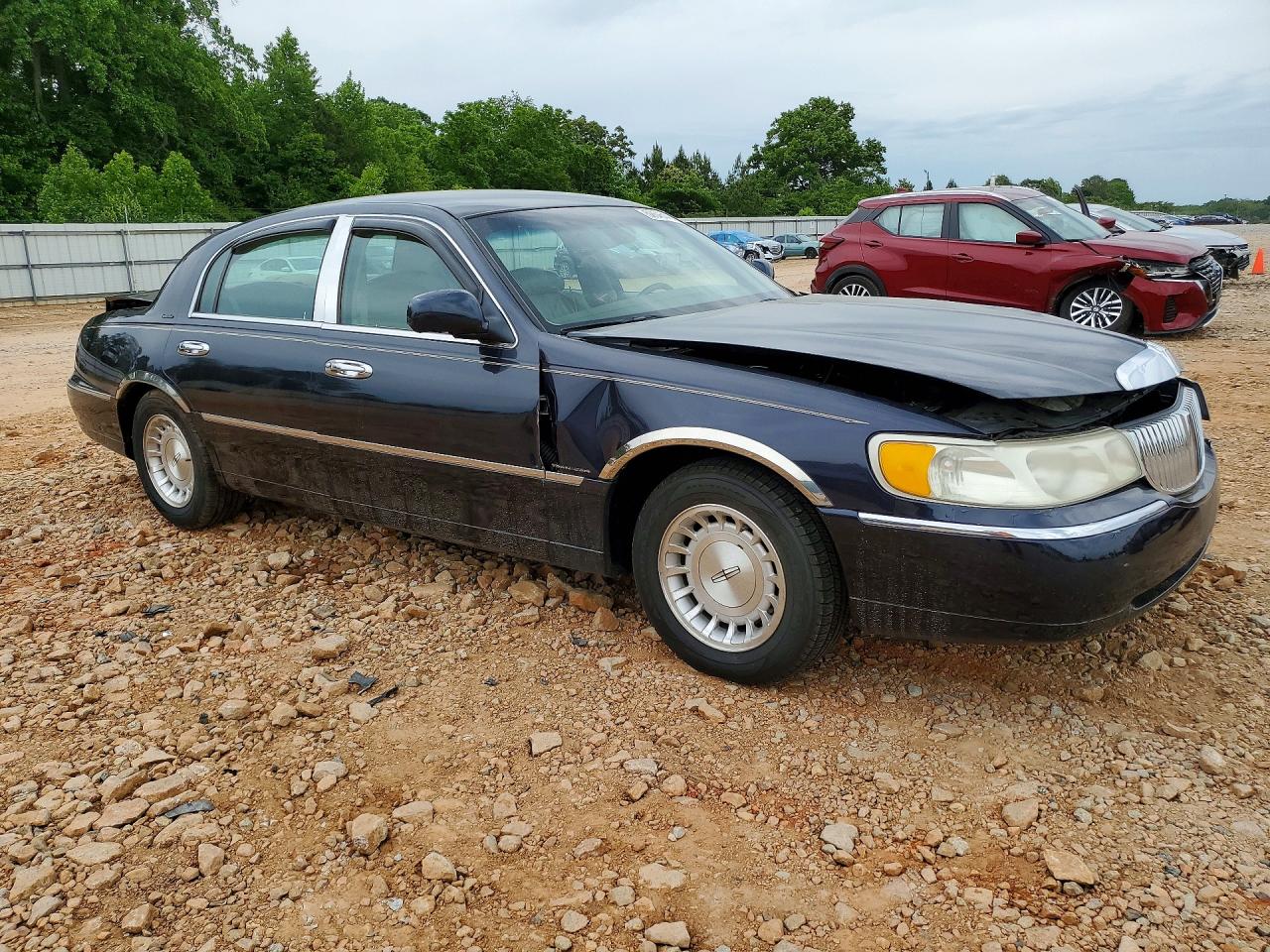 1999 Lincoln Town Car Executive Black vin: 1LNHM81W4XY665208