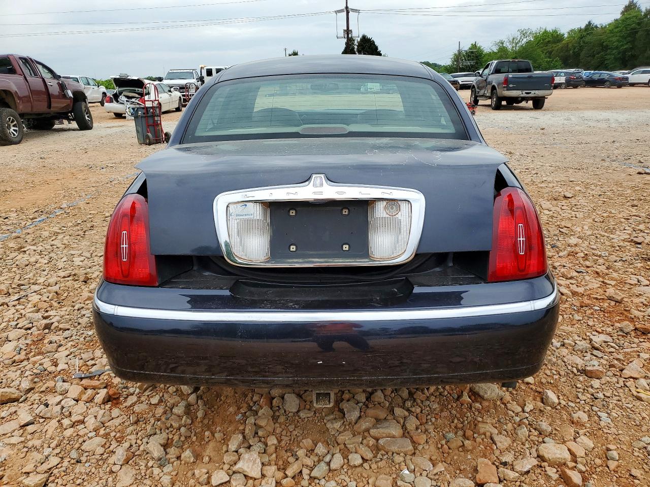 1999 Lincoln Town Car Executive Black vin: 1LNHM81W4XY665208