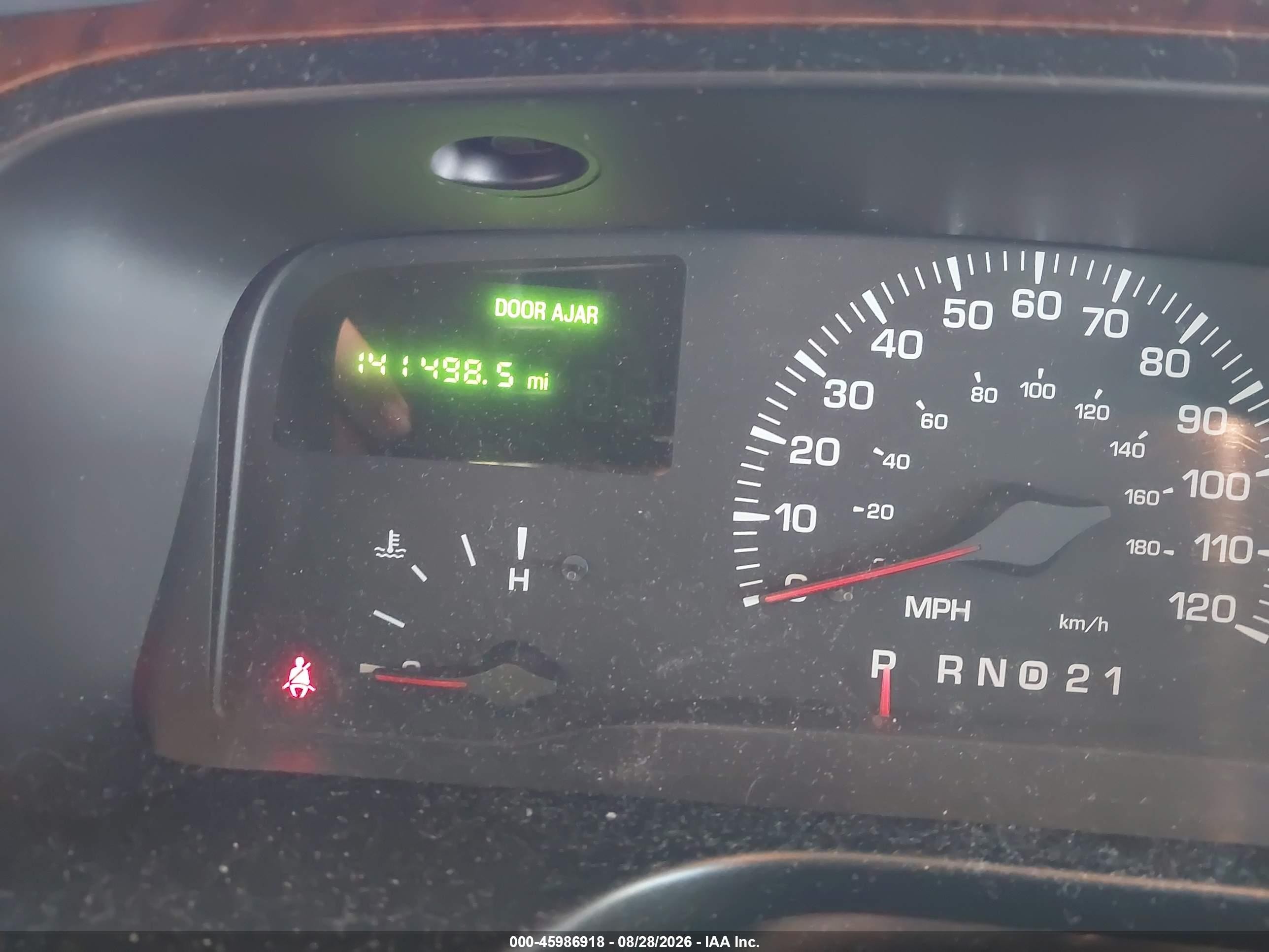 2000 Lincoln Town Car Executive White vin: 1LNHM81W4YY838470