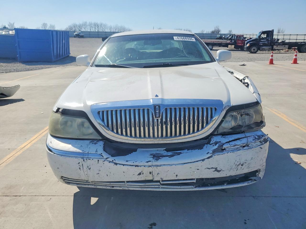 2004 Lincoln Town Car Executive Белый vin: 1LNHM81W54Y602226