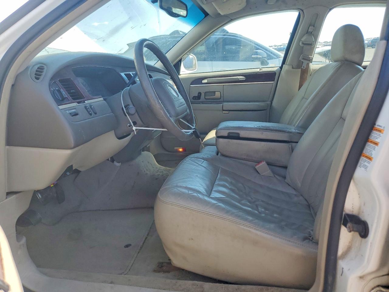 2004 Lincoln Town Car Executive Белый vin: 1LNHM81W54Y602226
