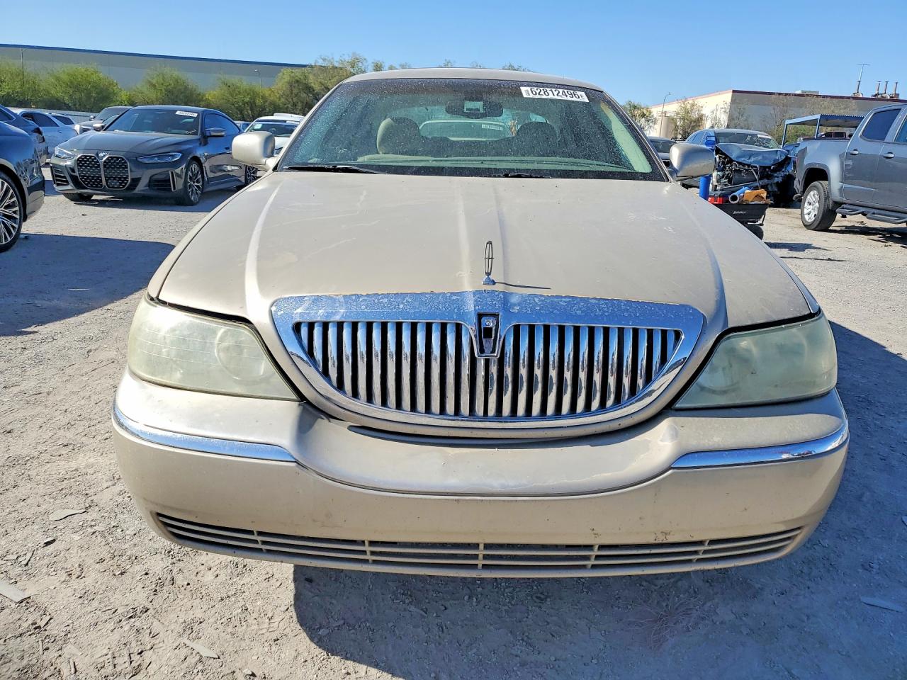 2004 Lincoln Town Car Executive Tan vin: 1LNHM81W54Y626056
